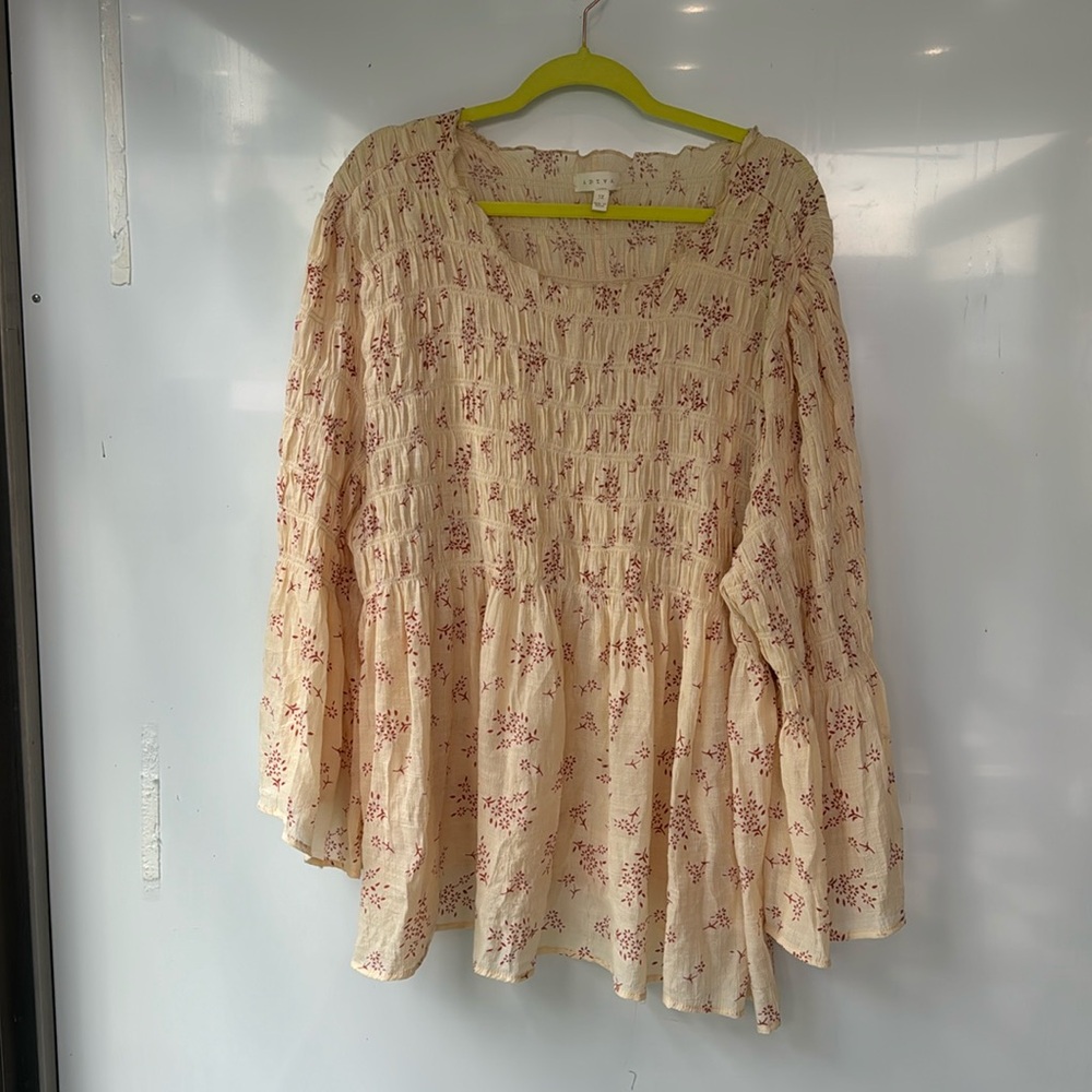 Super cute versatile shirt/dress!